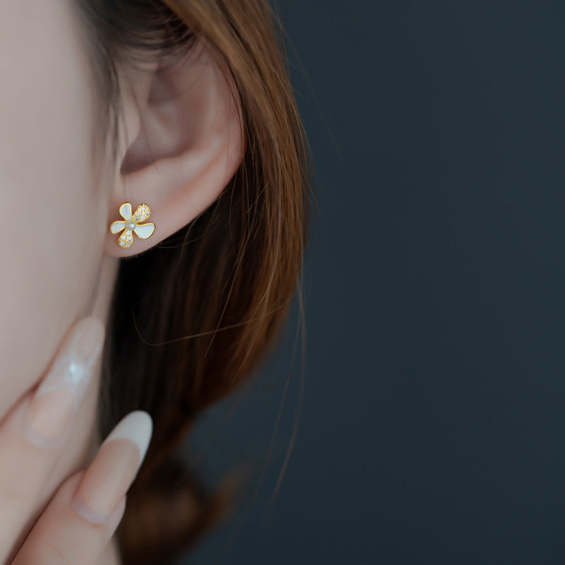 Orecchino bellissimo con stile unico