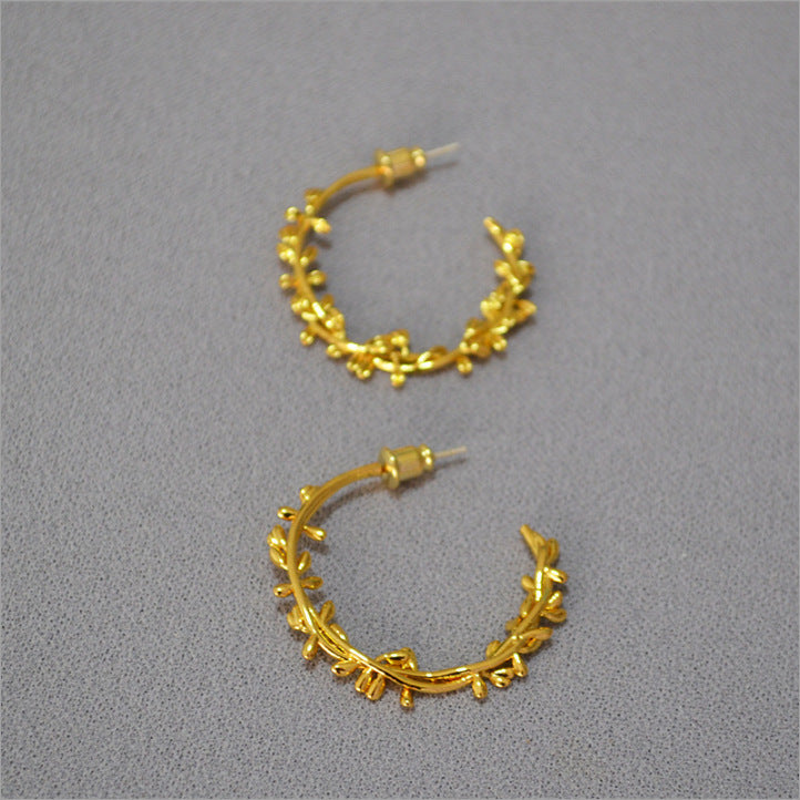 Oro Orecchino bellissimo con stile unico