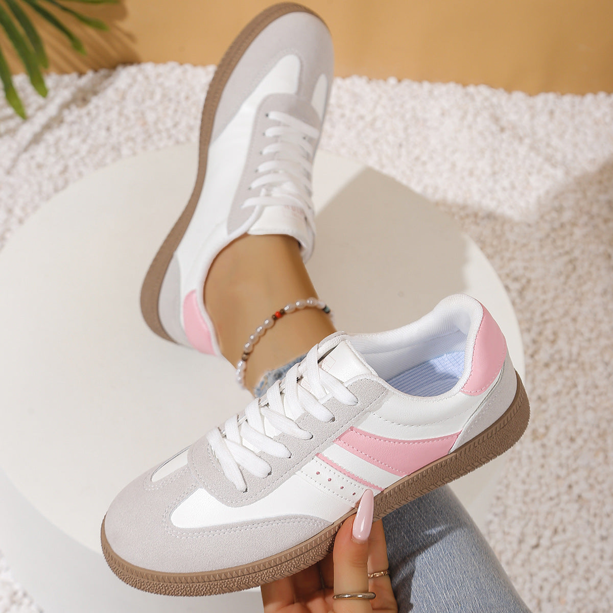 Sneakers Ortopediche Aggraziate dal Look Moderno