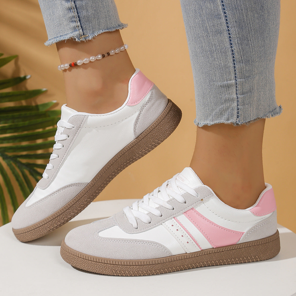 Sneakers Ortopediche Aggraziate dal Look Moderno