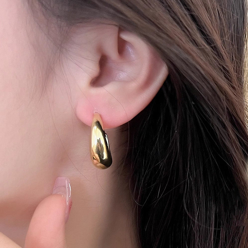 Orecchino artigianale delicato