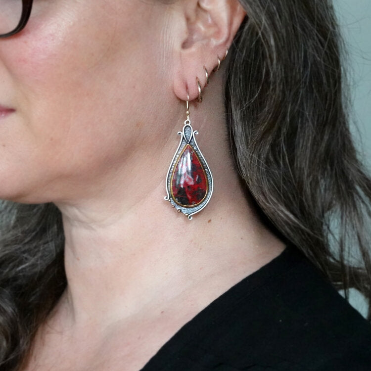 Orecchino artigianale delicato