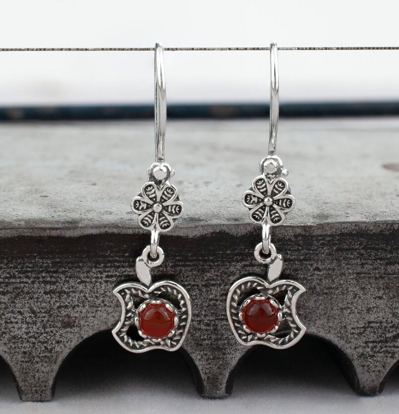 Orecchino artigianale delicato