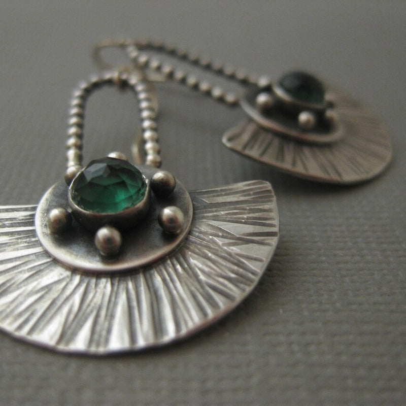 Orecchino artigianale delicato