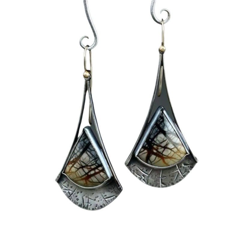 Orecchino artigianale delicato