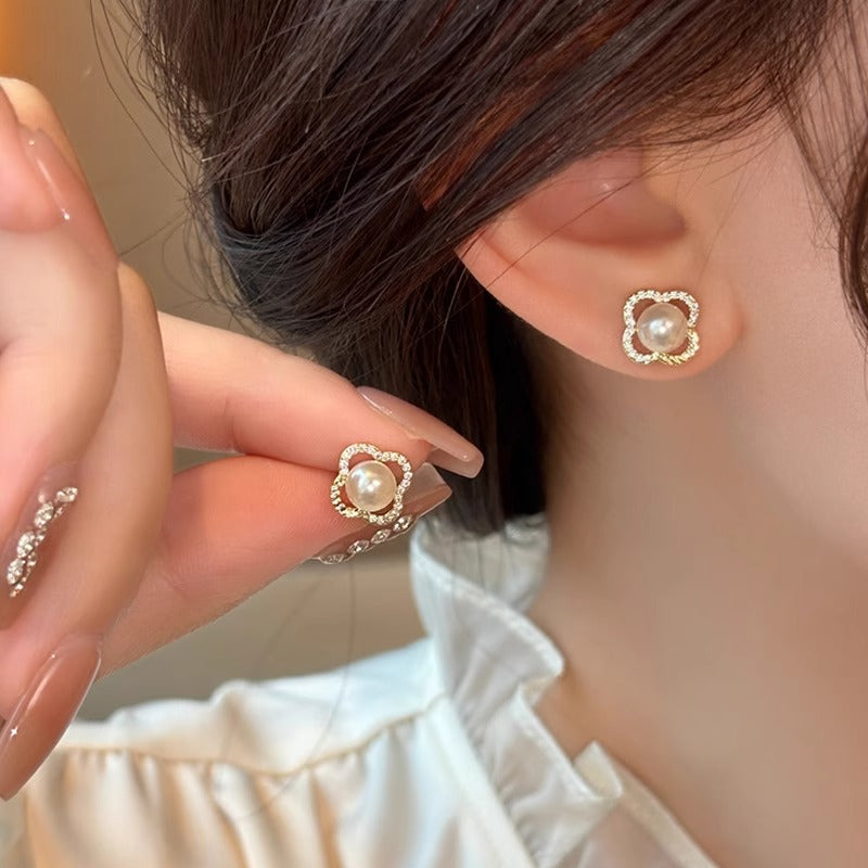 Perla Orecchino classico dal fascino senza tempo