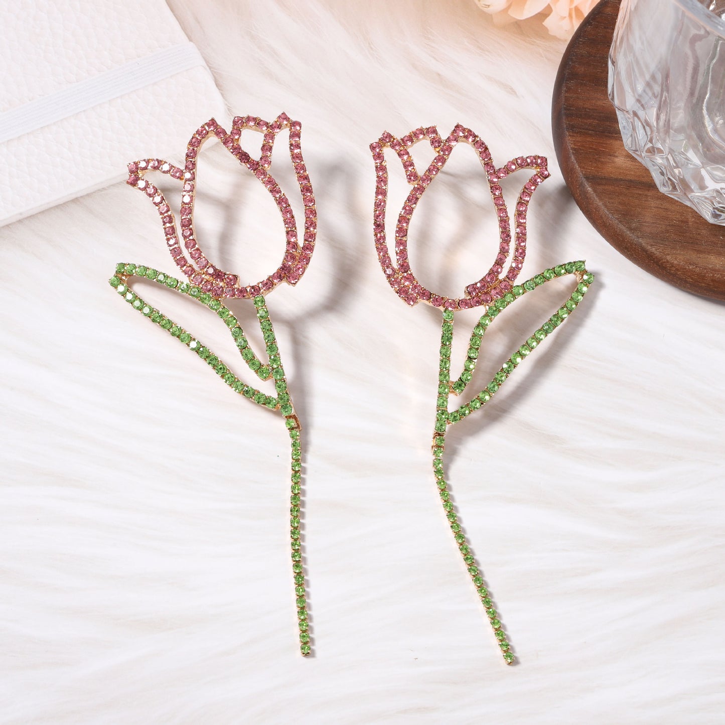 Orecchino artigianale delicato