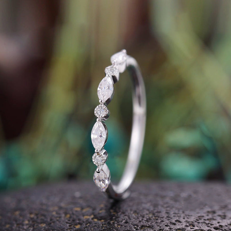 Anello artigianale delicato