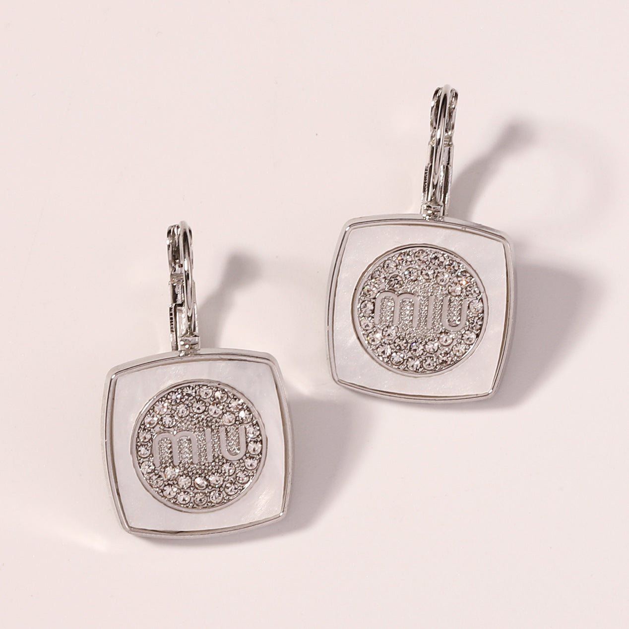 Orecchino affascinante per ogni occasione