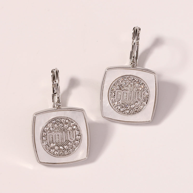 Orecchino affascinante per ogni occasione