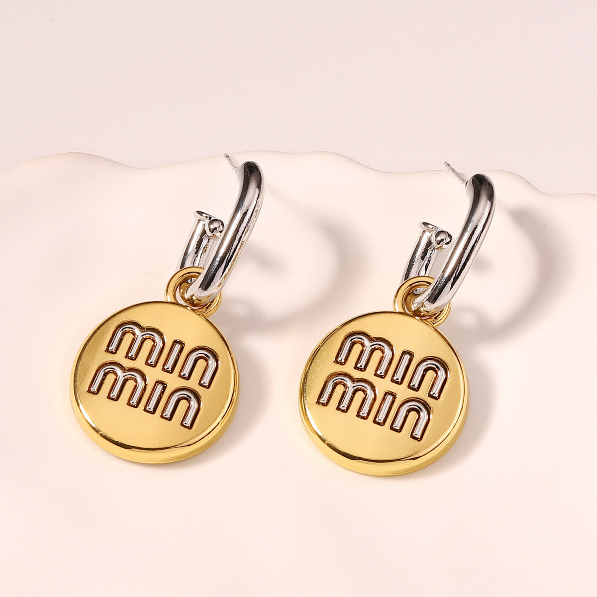 Orecchino elegante per ogni occasione