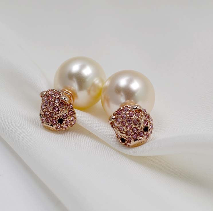 Oro Orecchino bellissimo con stile unico