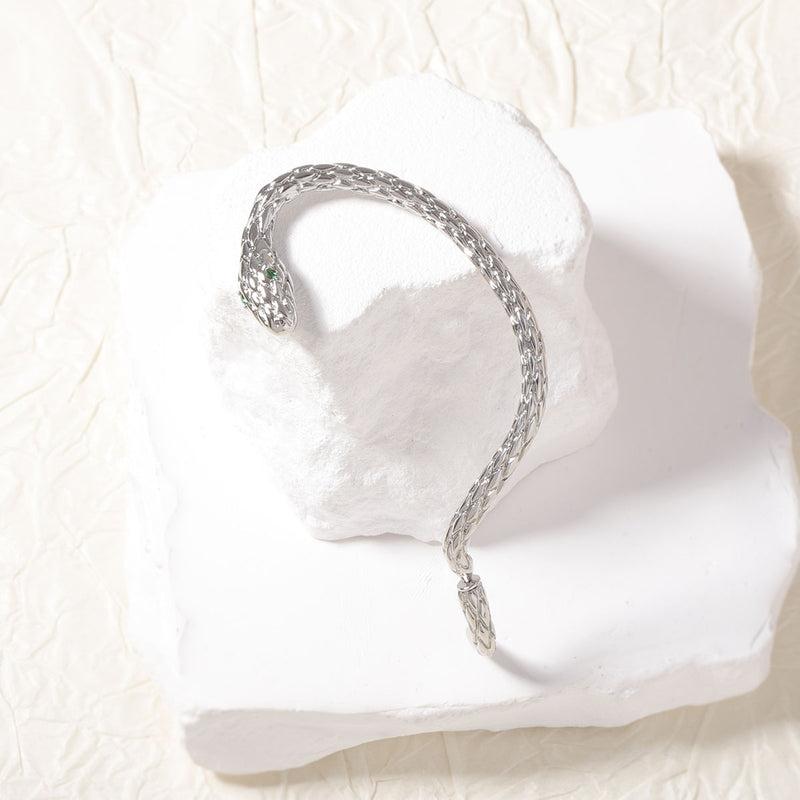 Orecchino artigianale delicato