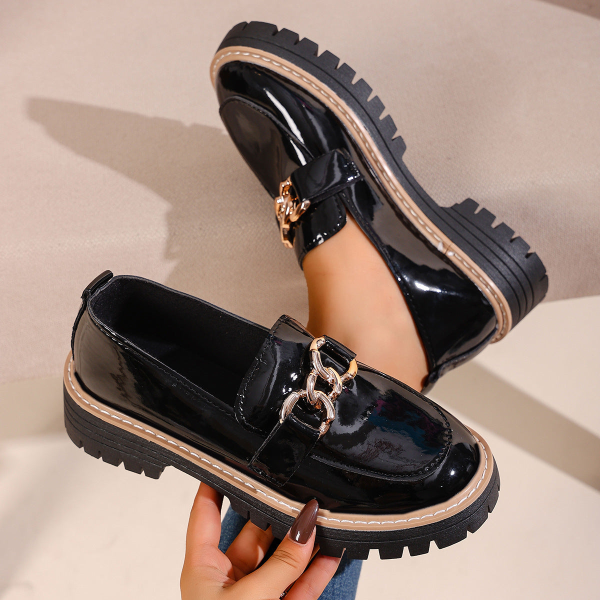 Scarpe Ortopediche Aggraziate dal Look Moderno