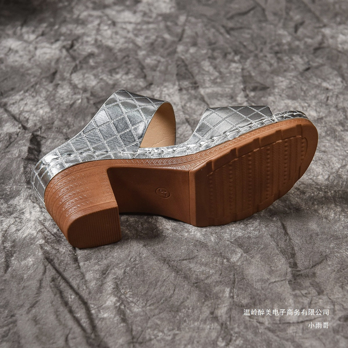 Sandali Ortopediche Aggraziate dal Look Moderno