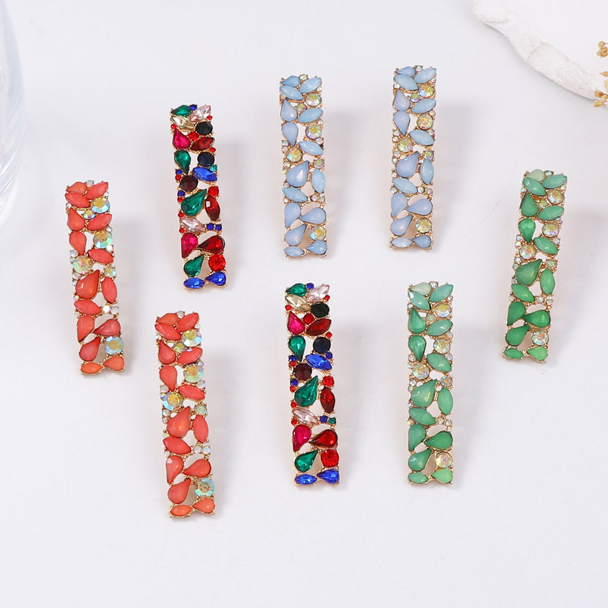 Orecchino artigianale delicato