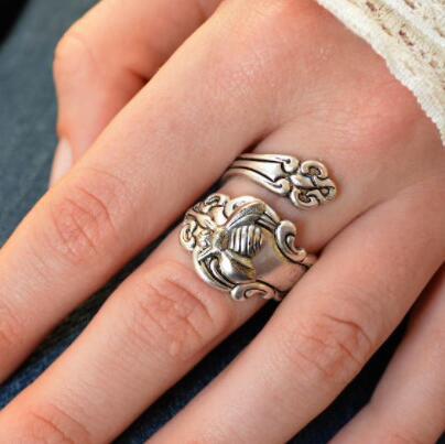 Anello bellissimo con stile unico