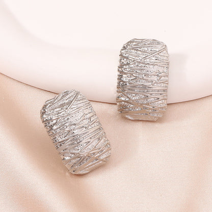 Orecchino artigianale delicato