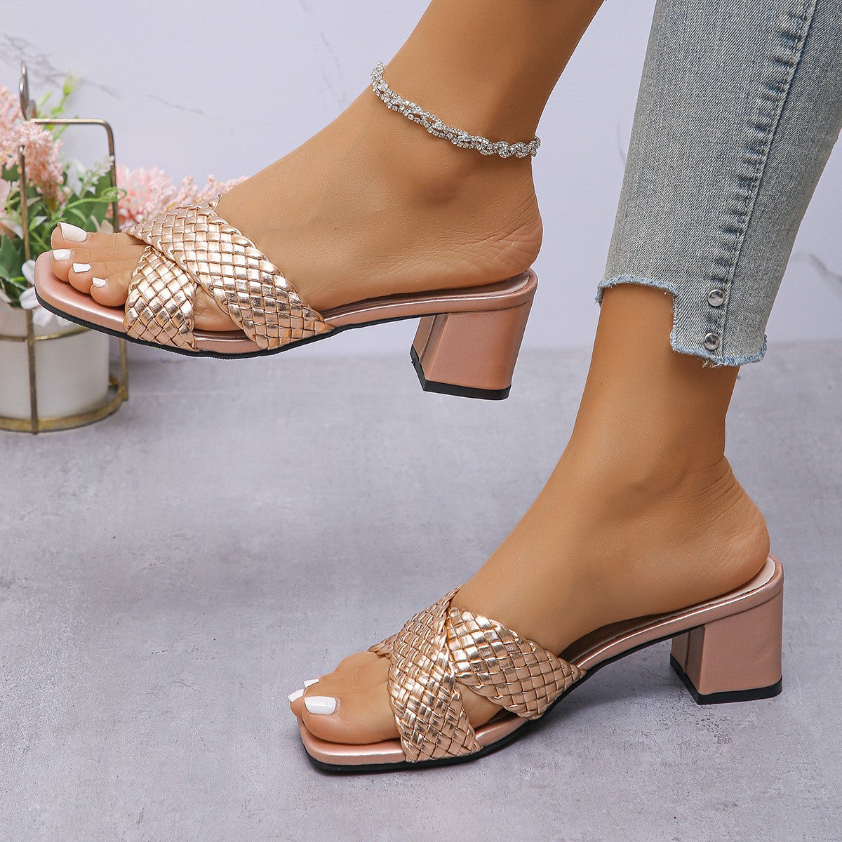 Sandali Ortopediche Aggraziate dal Look Moderno