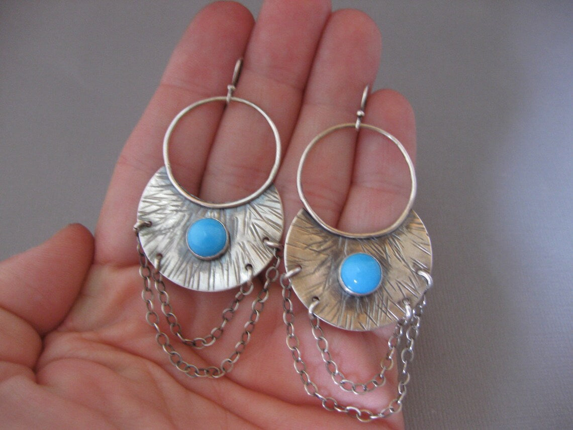 Orecchino artigianale delicato