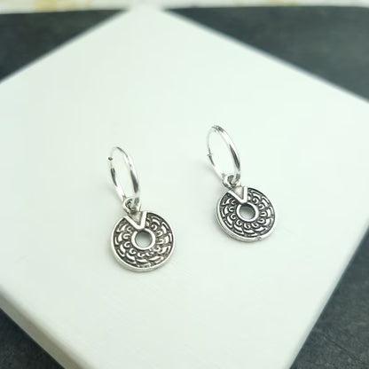 Orecchino artigianale delicato