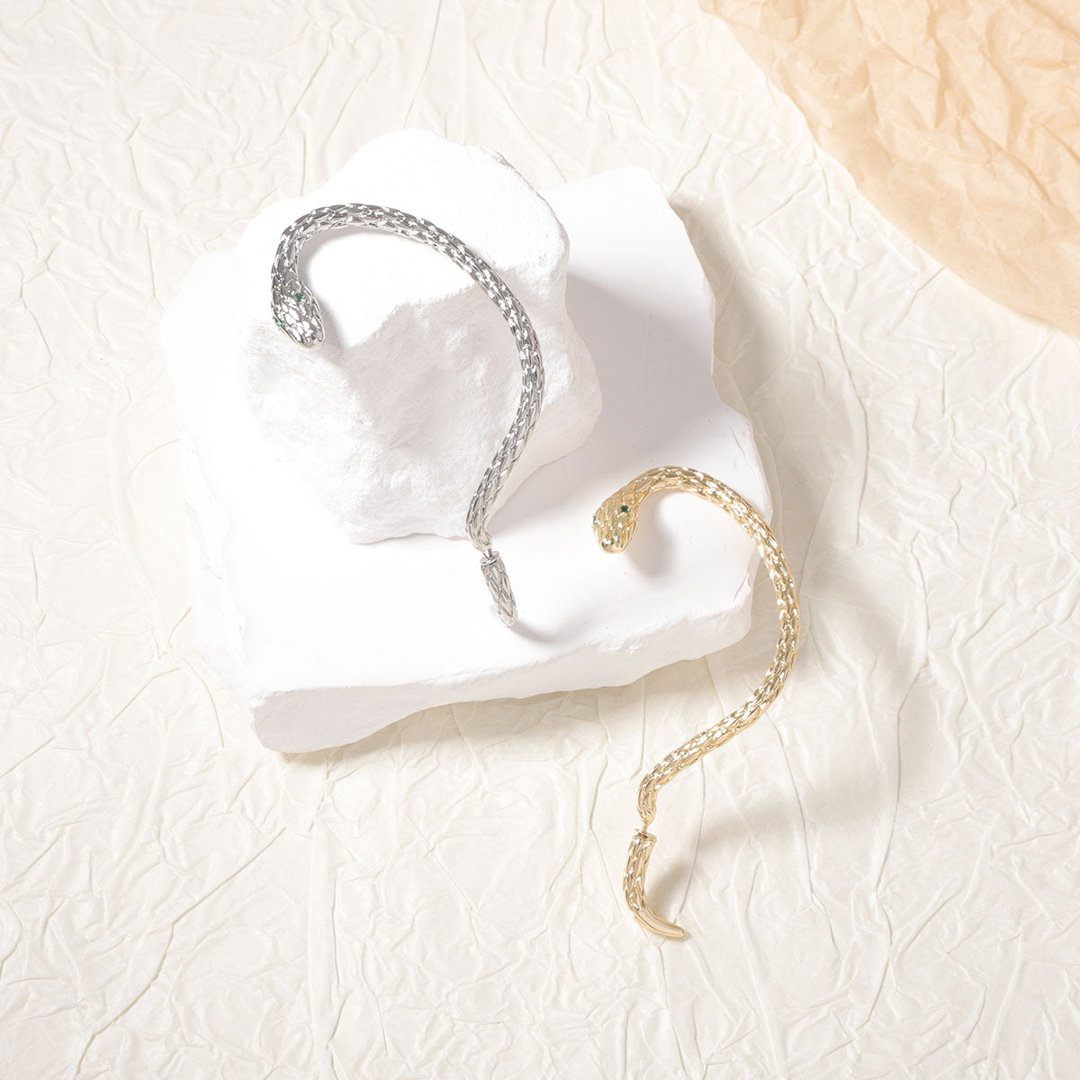 Orecchino artigianale delicato