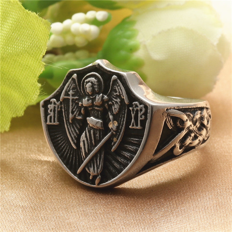 Anello classico dal fascino senza tempo