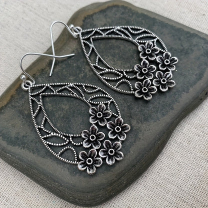 Orecchino artigianale delicato