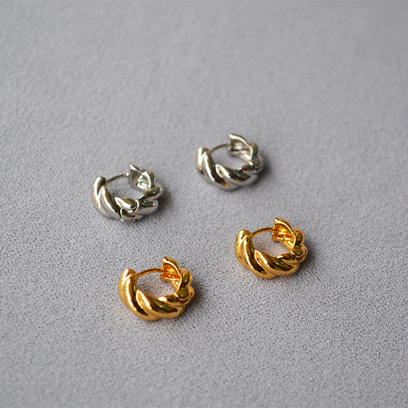 Oro Orecchino bellissimo con stile unico