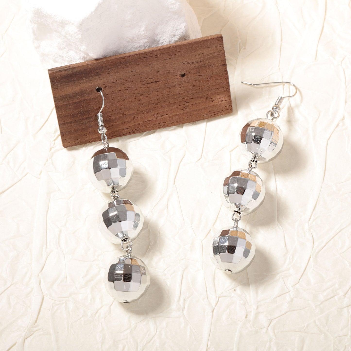 Orecchino artigianale delicato