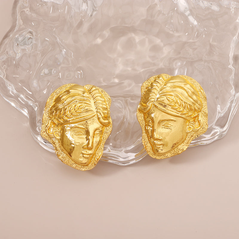 Orecchino artigianale delicato