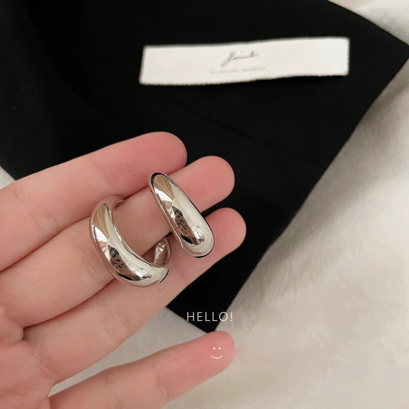 Orecchino artigianale delicato