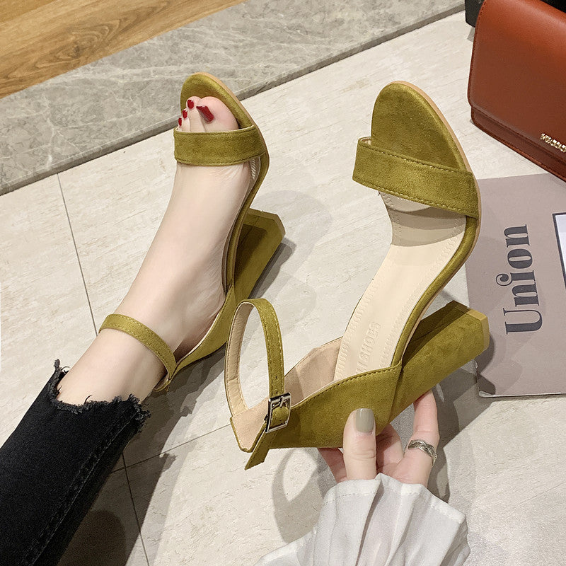 Sandali Ortopediche Aggraziate dal Look Moderno