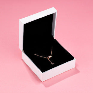 Gioiello artigianale delicato