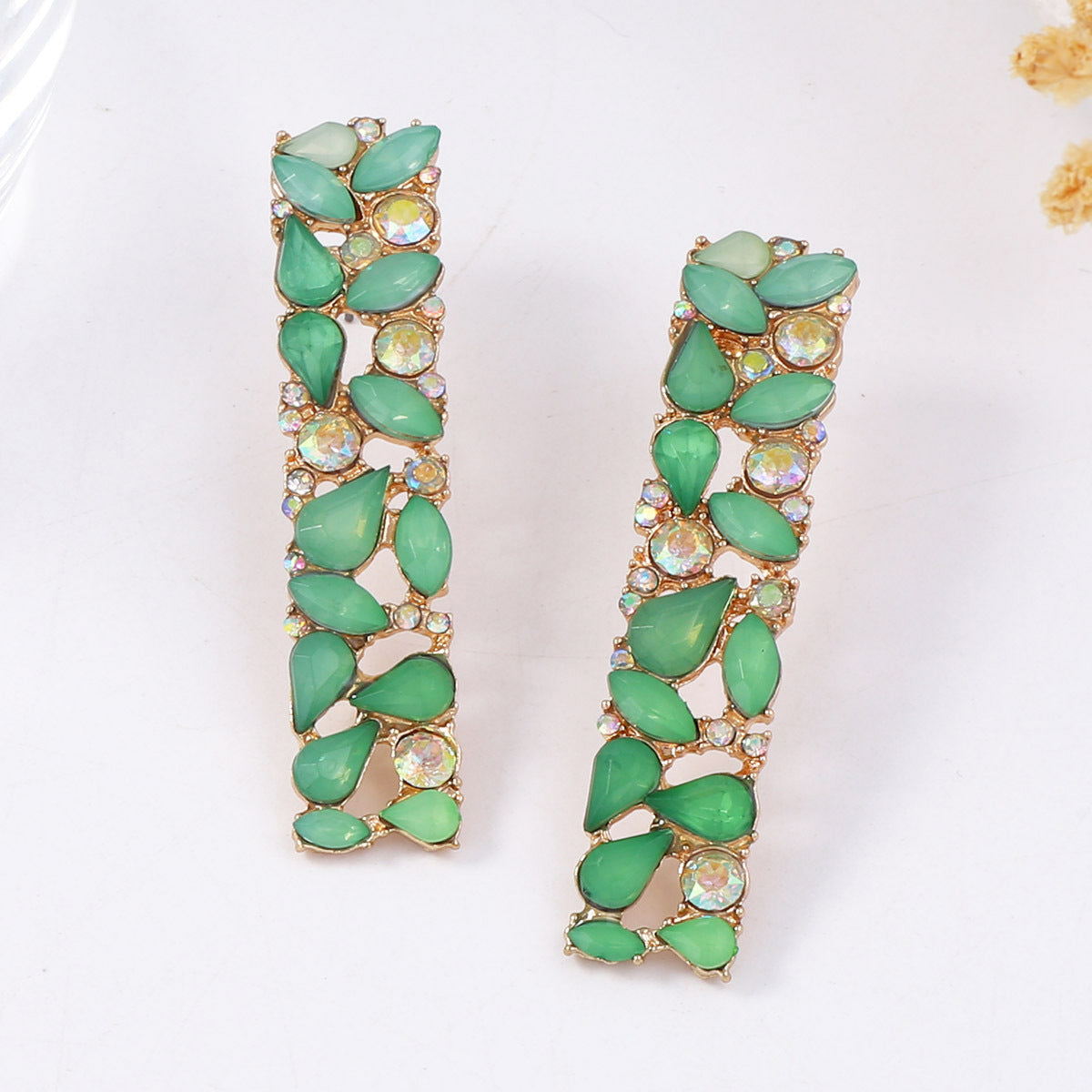 Orecchino artigianale delicato