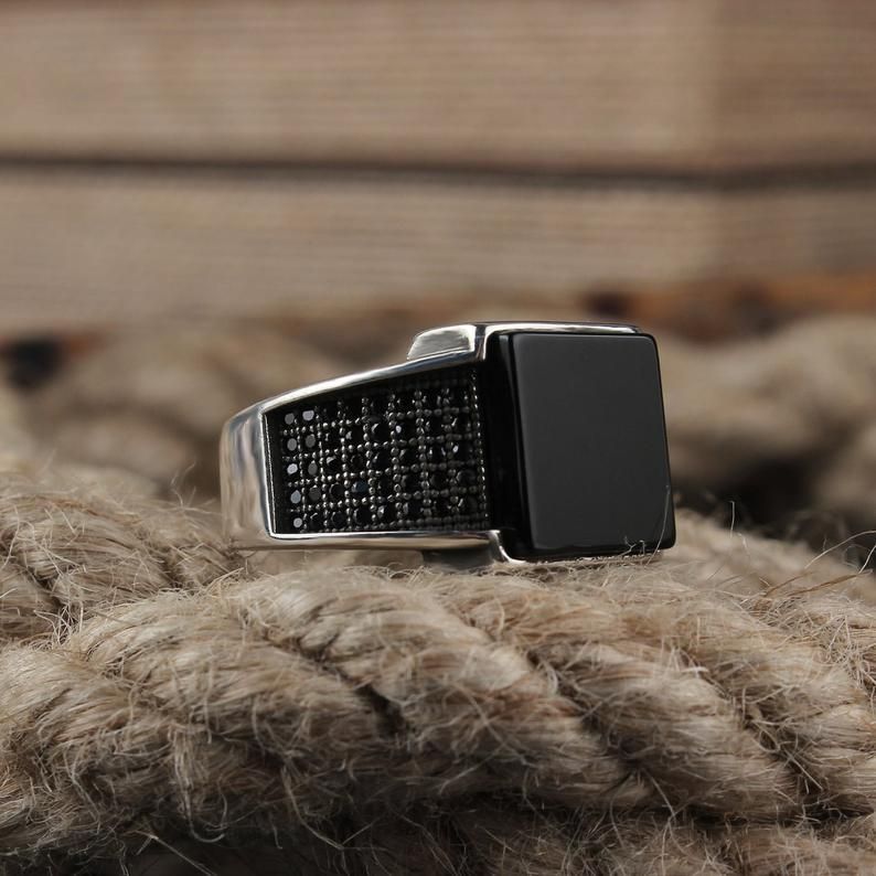 Anello bellissimo con stile unico