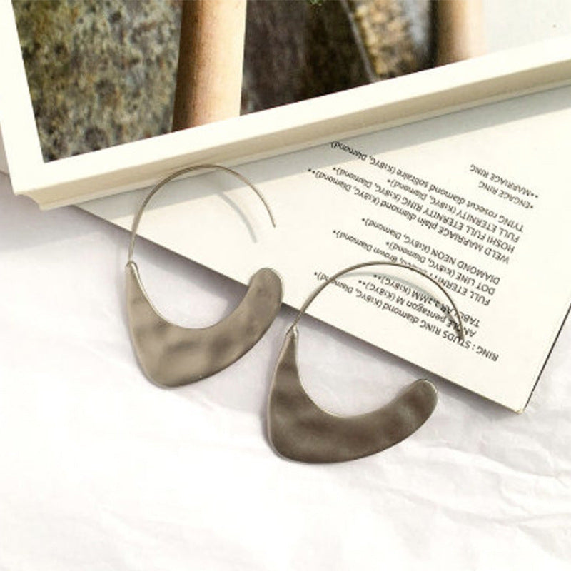 Orecchino artigianale delicato