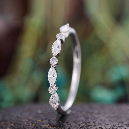 Anello artigianale delicato