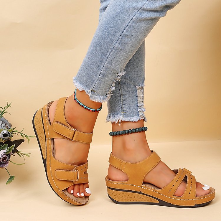 Sandali Ortopediche Aggraziate dal Look Moderno