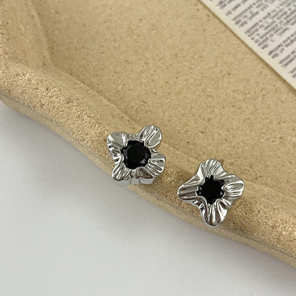 Orecchino artigianale delicato