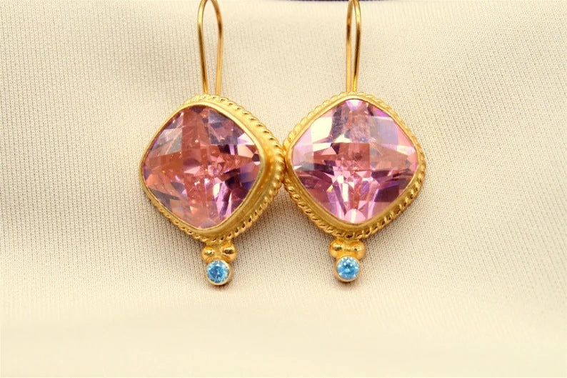 Orecchino artigianale delicato