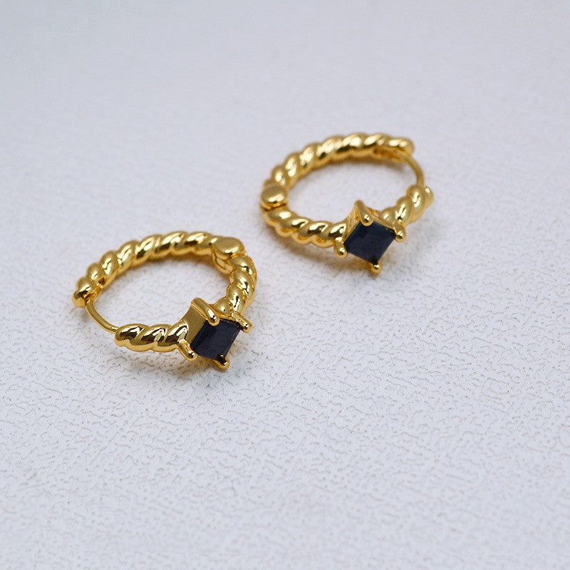 Oro Orecchino bellissimo con stile unico