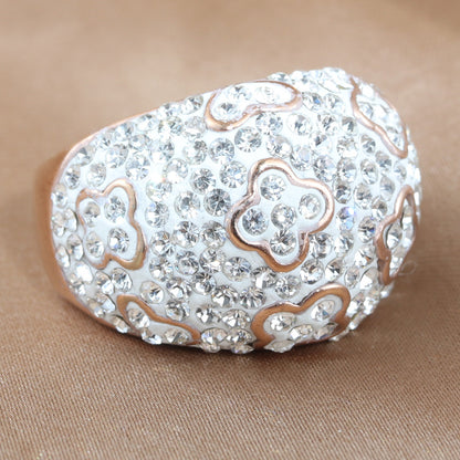 Anello affascinante per ogni occasione