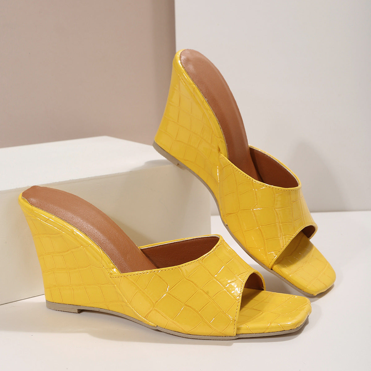 Sandali Ortopediche Aggraziate dal Look Moderno