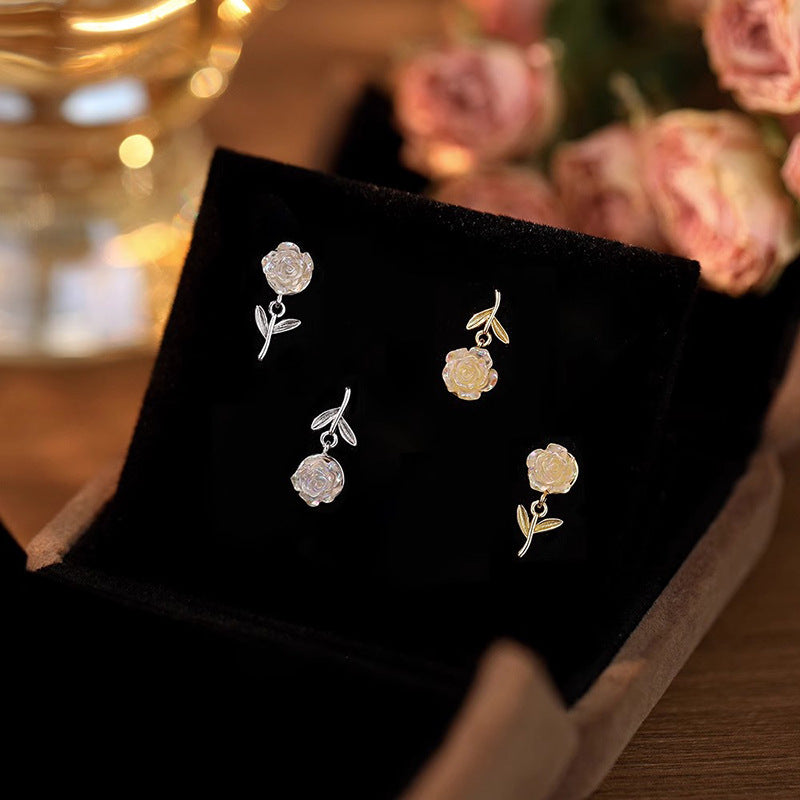 Orecchino artigianale delicato