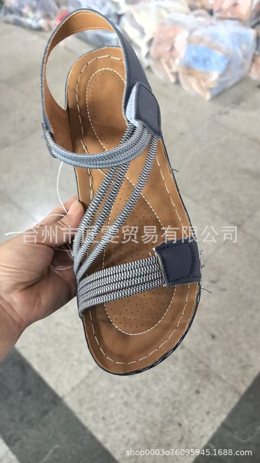 Sandali Ortopediche Aggraziate dal Look Moderno