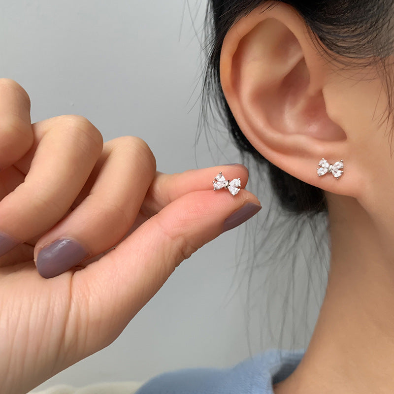 Orecchino artigianale delicato