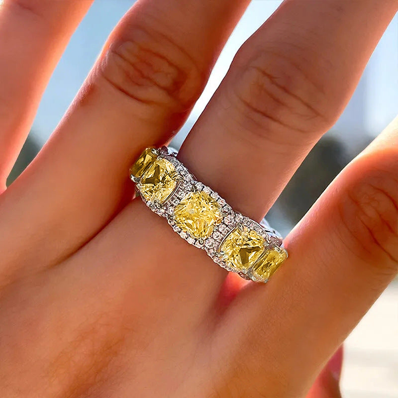 Anello affascinante per ogni occasione