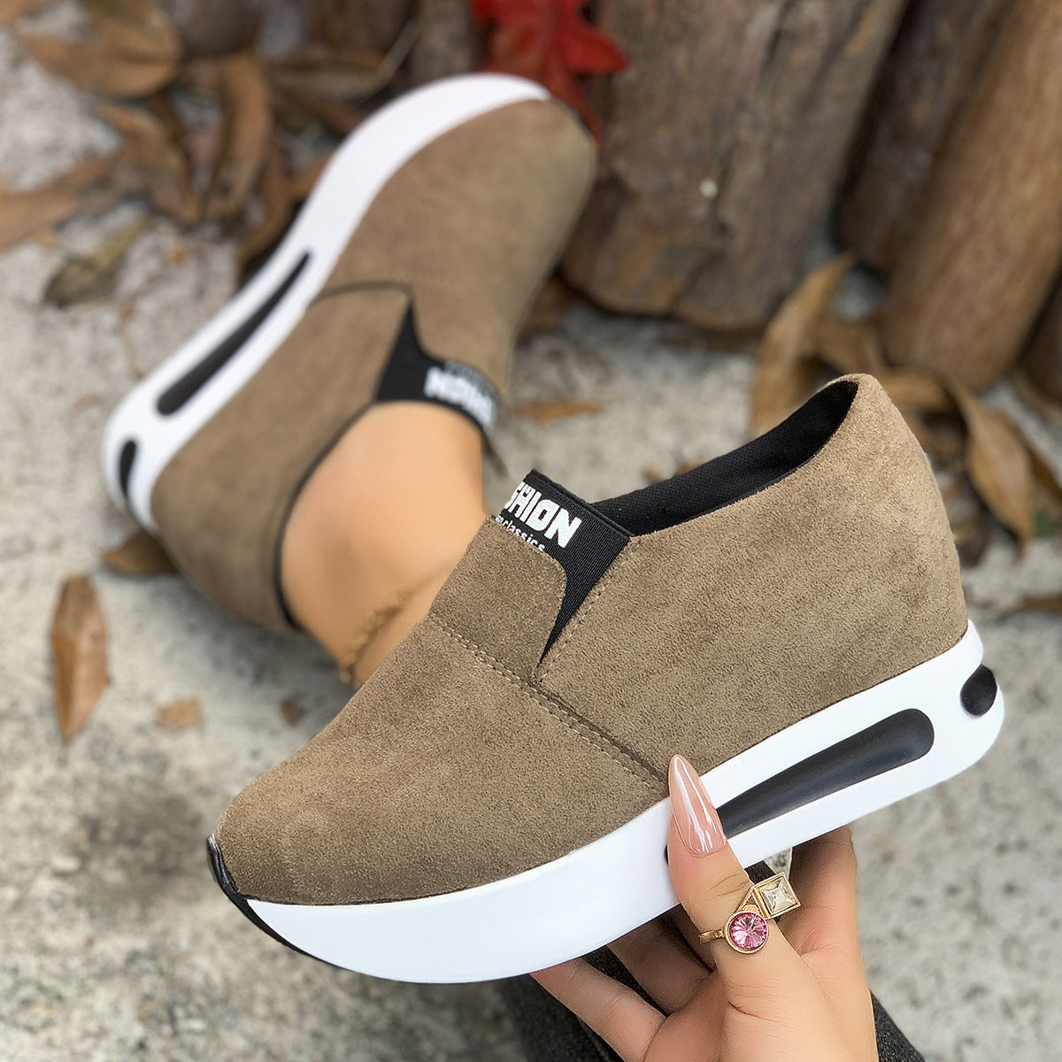 Scarpe Ortopediche Aggraziate dal Look Moderno