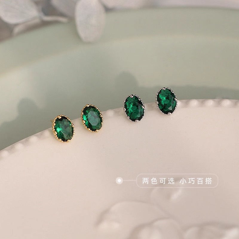 Orecchino artigianale delicato